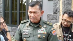 6677db8512fa7-kadispenad-brigjen-tni-kristomei-sianturi_375_211