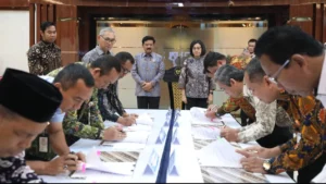 6687a5f631386-menteri-koordinator-bidang-politik-hukum-dan-keamanan-hadi-tjahjanto-dan-menteri-keuangan-sri-mulyani-dalam-serah-teriam-aset-yang-disita-blbi-ke-9-kl-jumat-572024_1265_711