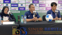 Gerald Vanenburg saat konferensi pers usai laga melawan Laos