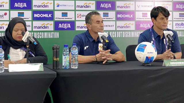 Gerald Vanenburg saat konferensi pers usai laga melawan Laos
