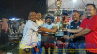 Penyerahan piala
