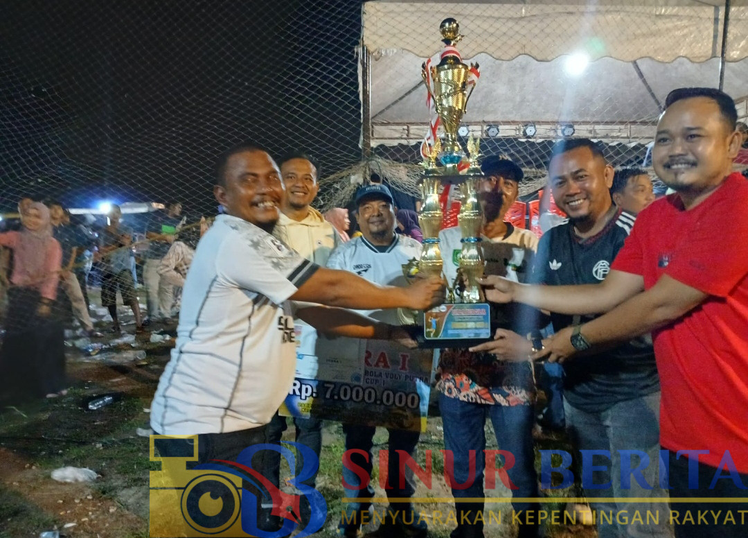 Penyerahan piala