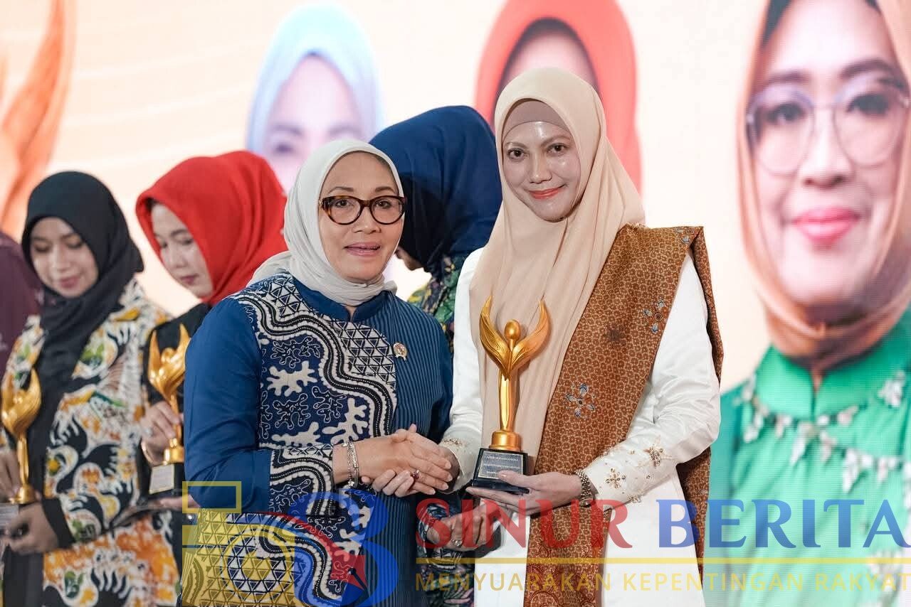 Ketua TP PKK sekaligus Bunda Literasi Pekanbaru, Sulastri Agung Nugroho, meraih ASCA 2026 kategori Pemberdayaan Perempuan bidang Pendidikan dan Literasi.