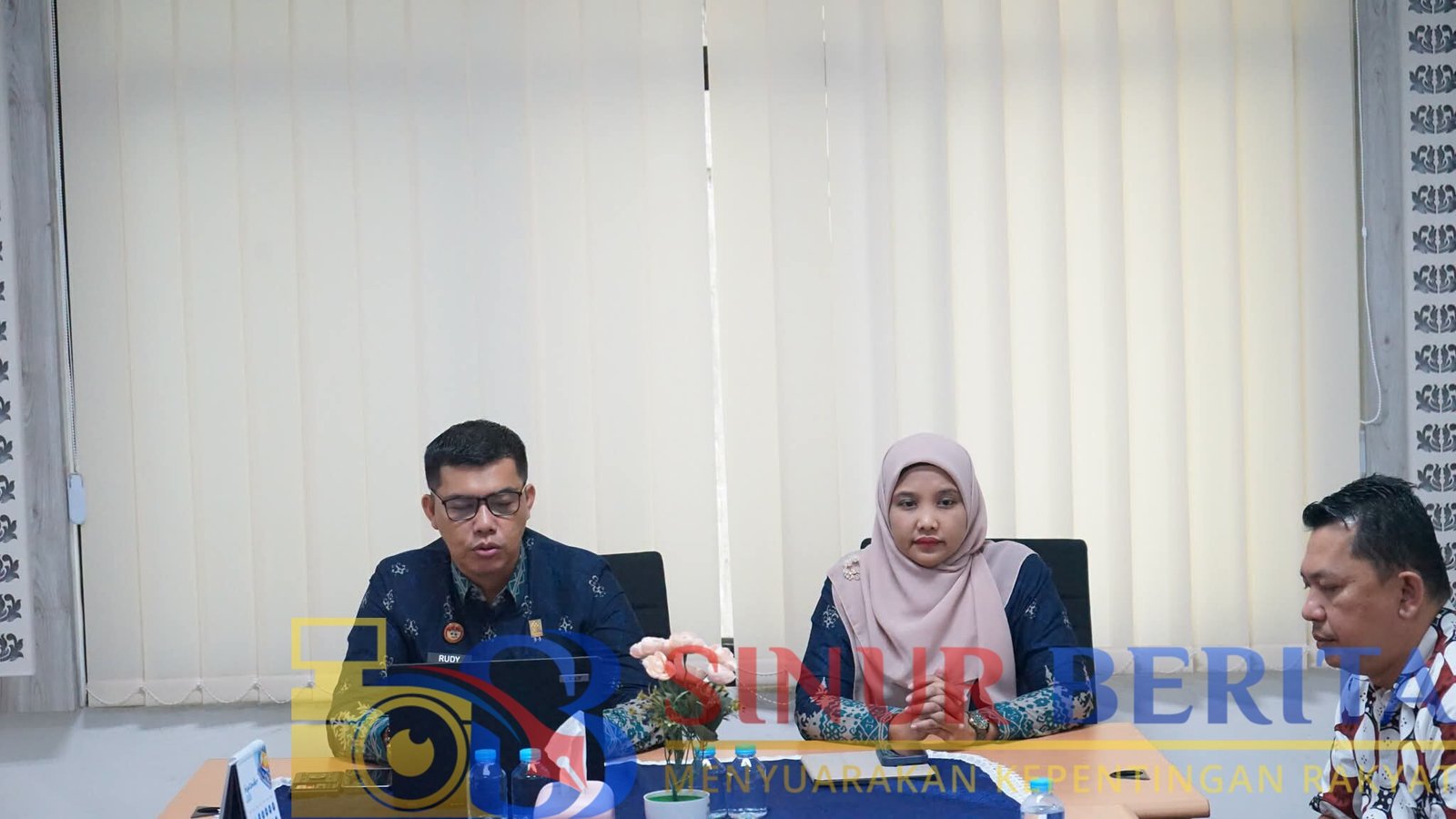 Kanwil Kemenkum Riau mengevaluasi 17 Perda di enam pemerintah daerah untuk mengukur efektivitas, manfaat, kendala pelaksanaan, dan keselarasan regulasi.