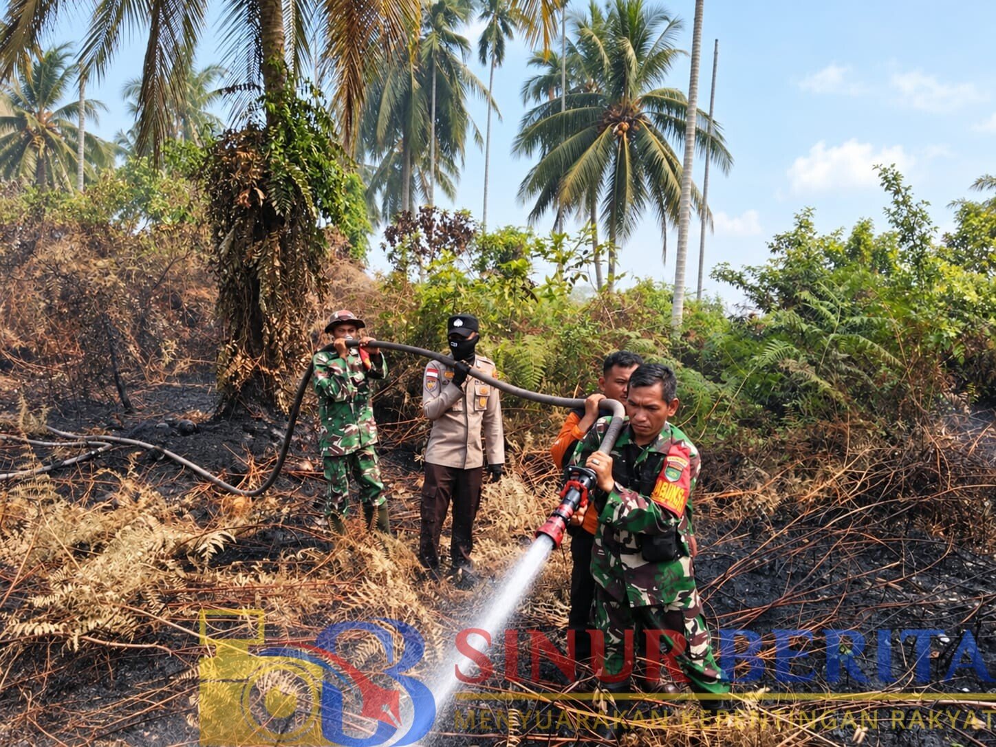 Kodam XIX/Tuanku Tambusai bersama tim gabungan terus menangani karhutla di Bengkalis dan Meranti. Pendinginan dilakukan pada dua titik yang masih mengeluarkan asap.