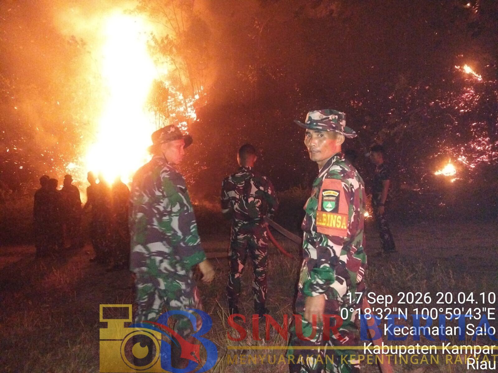 Karhutla di Desa Salo Timur, Kampar, berhasil dikendalikan setelah Kodim 0313/Kampar, Yonif 132/BS, Yonif TP 898 dan tim gabungan bergerak melakukan pemadaman.