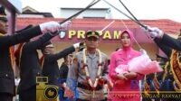 AKBP Budi Prasetyo resmi tiba di Mapolres Sibolga dan disambut tradisi Pedang Pora serta Mangulosi bersama jajaran Polres, Pemkot, tokoh adat, masyarakat dan agama.
