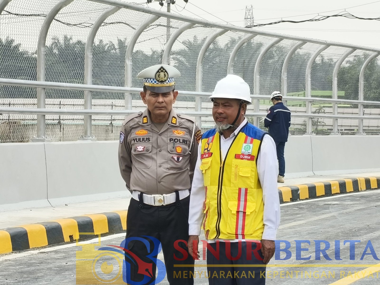 Ditlantas Polda Riau meninjau kesiapan open traffic Overpass STA 203+285 Simpang Palas, termasuk pengalihan arus, penutupan jalur lama, dan pemasangan pembatas demi keselamatan pengguna jalan.
