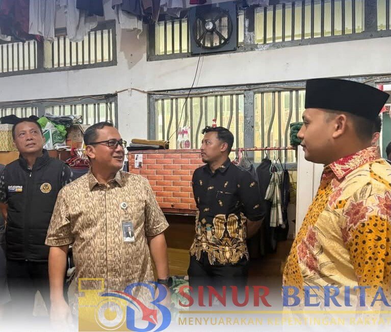 Kakanwil Ditjenpas Riau Rudy Fernando Sianturi sidak Lapas Pekanbaru untuk memastikan hak WBP, layanan pemasyarakatan, keamanan, dan kondisi blok hunian sesuai ketentuan.