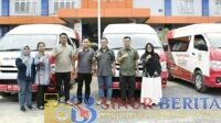 Pemkab Tapanuli Tengah menyerahkan tiga bus sekolah untuk mendukung transportasi 235 siswa terdampak bencana di Pandan dan Pinangsori.