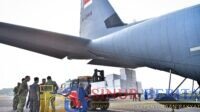 TNI mengirim 9,6 ton material modifikasi cuaca menggunakan pesawat Hercules untuk mempercepat penanganan kebakaran hutan dan lahan di Kalimantan Selatan.