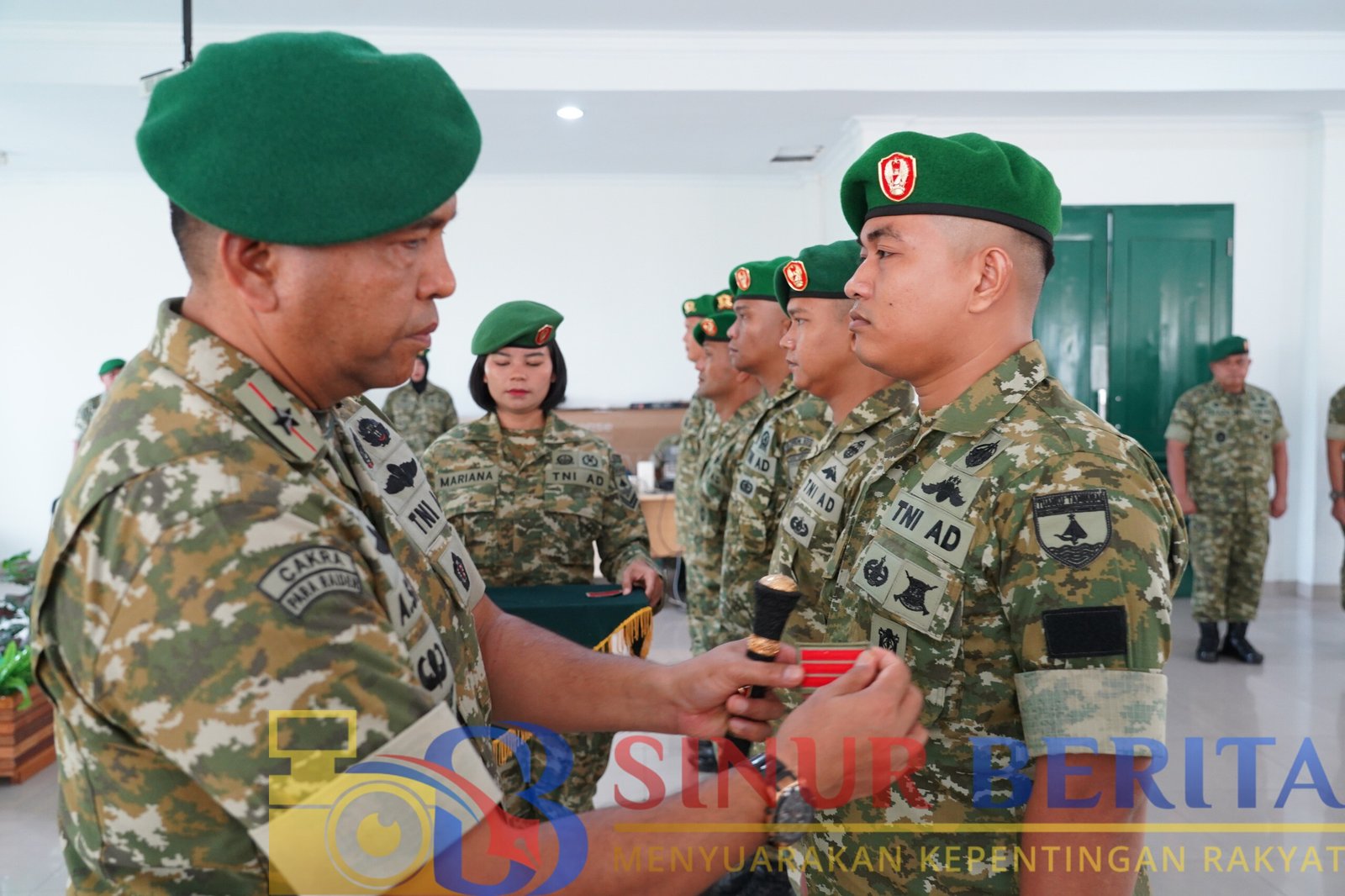 Danrem 031/WB Brigjen TNI Agustatius Sitepu memimpin kenaikan pangkat prajurit dan menekankan peningkatan tanggung jawab, dedikasi, serta profesionalisme.