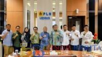 Manajemen PLN UID Riau dan Kepri berfoto bersama Wakil Bupati Karimun Rocky Marciano Bawole, Anggota DPRD Kabupaten Karimun Muhammad Firdaus, serta Kepala Bidang ESDM Kabupaten Karimun Vanderos Purba usai pertemuan koordinasi penguatan kelistrikan Karimun.