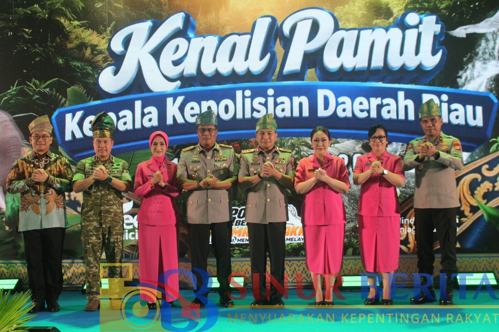 Pangdam XIX/Tuanku Tambusai Mayjen TNI Agus Hadi Waluyo menghadiri kenal pamit Kapolda Riau.