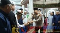 Wakapolda Kalbar Brigjen Pol. Hindarsono mengajak warga Pontianak menjaga kamtibmas, menjauhi narkoba, mewaspadai calo Polri, dan menangkal hoaks saat Subuh Keliling di Masjid Attaqwa.