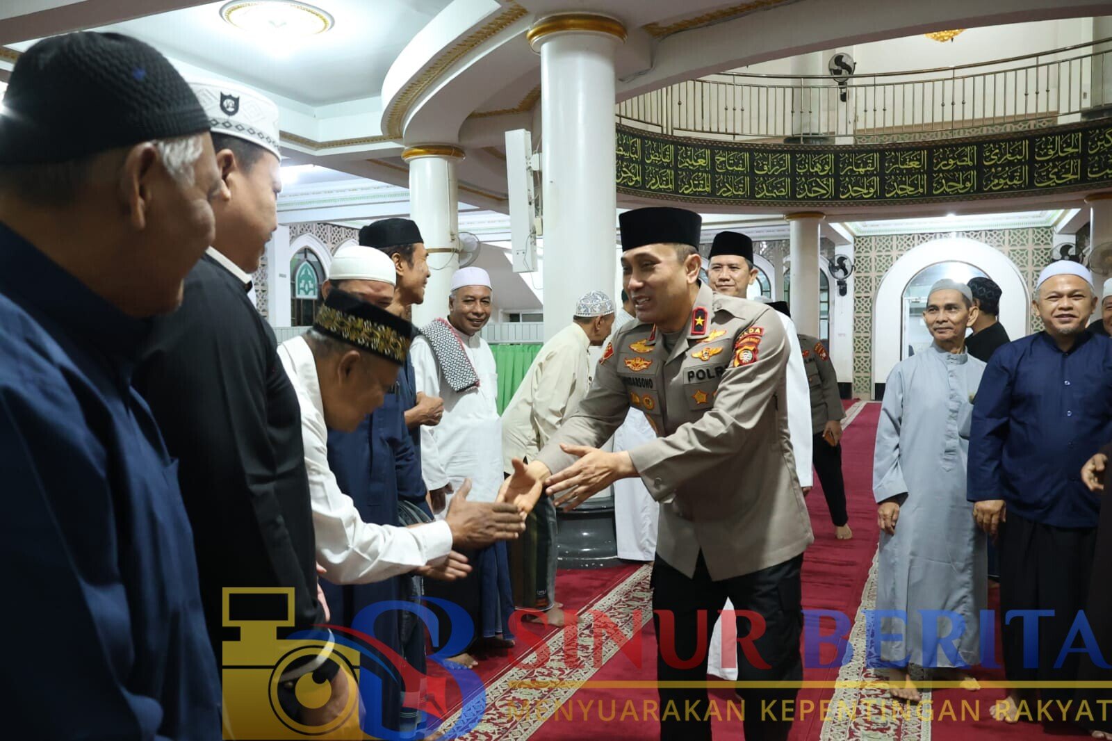 Wakapolda Kalbar Brigjen Pol. Hindarsono mengajak warga Pontianak menjaga kamtibmas, menjauhi narkoba, mewaspadai calo Polri, dan menangkal hoaks saat Subuh Keliling di Masjid Attaqwa.