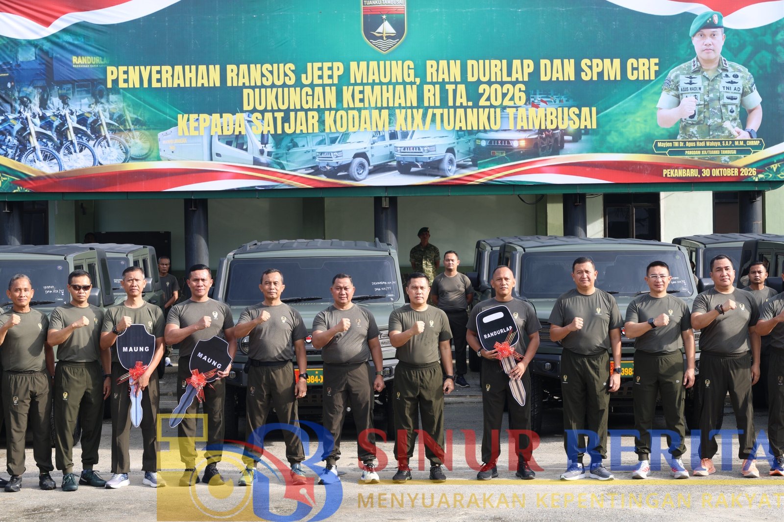 Panglima Kodam XIX/Tuanku Tambusai, Mayjen TNI Agus Hadi Waluyo, menyerahkan kendaraan Maung untuk memperkuat mobilitas dan kesiapan operasional satuan jajaran Kodam.