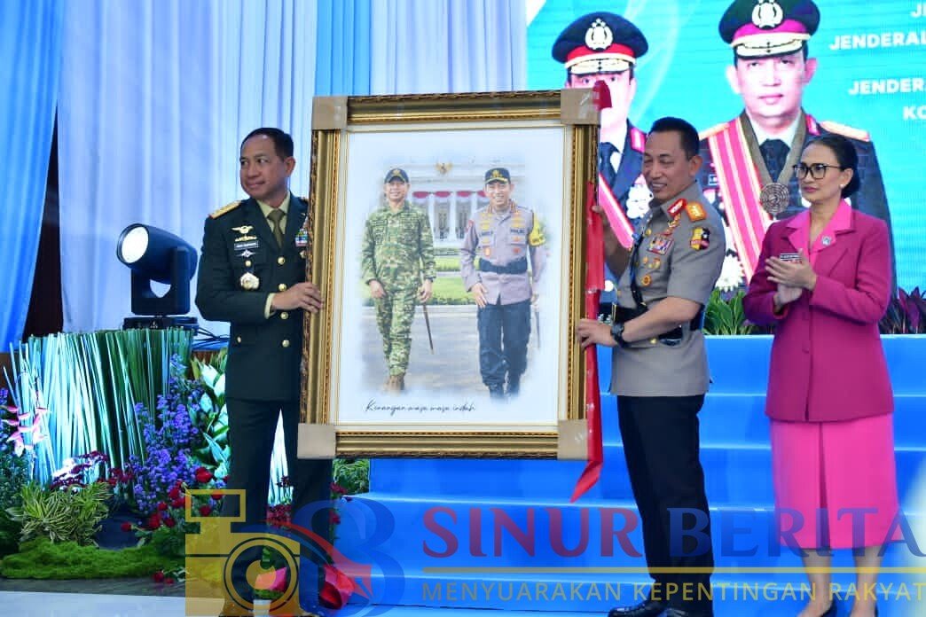 Panglima TNI Jenderal Agus Subiyanto menghadiri pisah sambut Kapolri dari Listyo Sigit Prabowo kepada Suyudi Ario Seto di Mabes Polri.