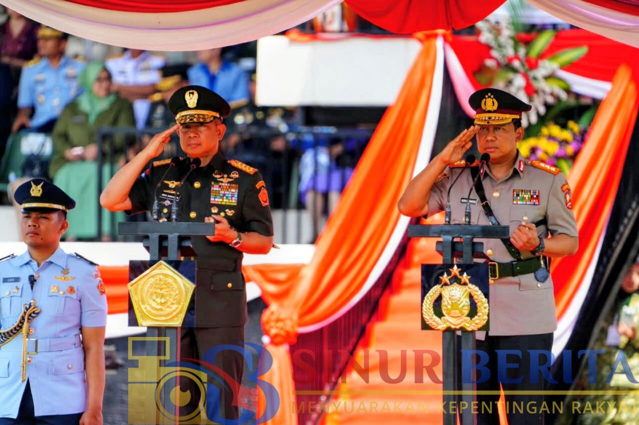 Panglima TNI Agus Subiyanto bersama Kalemdiklat Polri memimpin wisuda 1.944 taruna TNI-Polri 2026 di Magelang